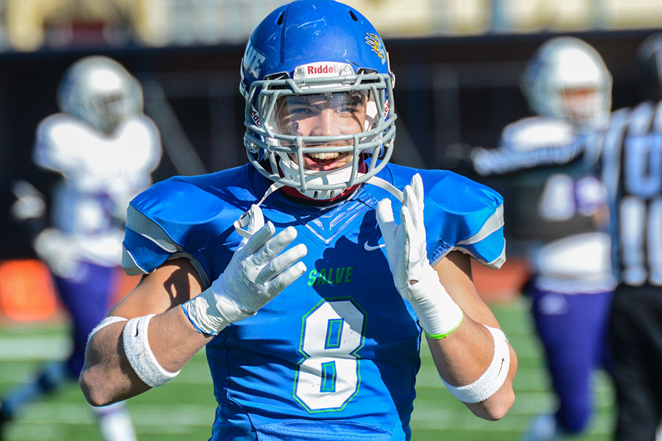 Salve Regina Football Player Wins Prestigious Providence Gridiron Club 